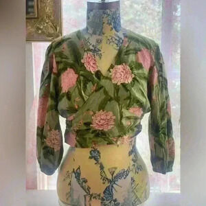 New Agua Bendita top